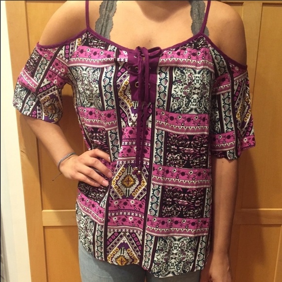 Tops - NWT Cold shoulder with adjustable straps Top size Medium